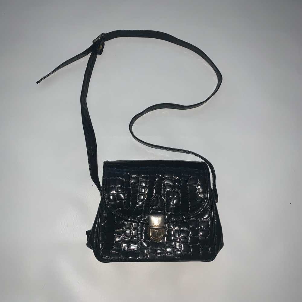 vintage crocodile design purse